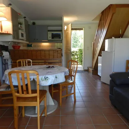 Duplex Climatise 2 Avec Piscine Et Parking - *