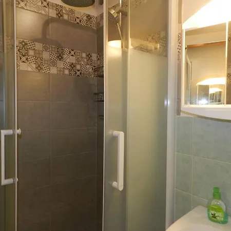 Duplex Climatise 2 Avec Piscine Et Parking - *
